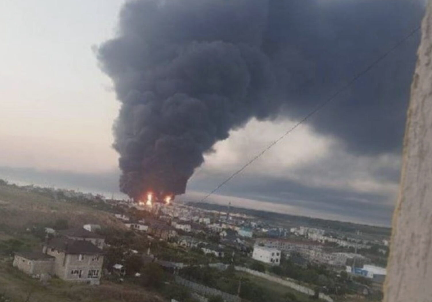 https://www.turkiyetoday.com/world/crimea-suspends-all-fuel-sales-as-ukraine-strikes-hit-oil-depots-3222381